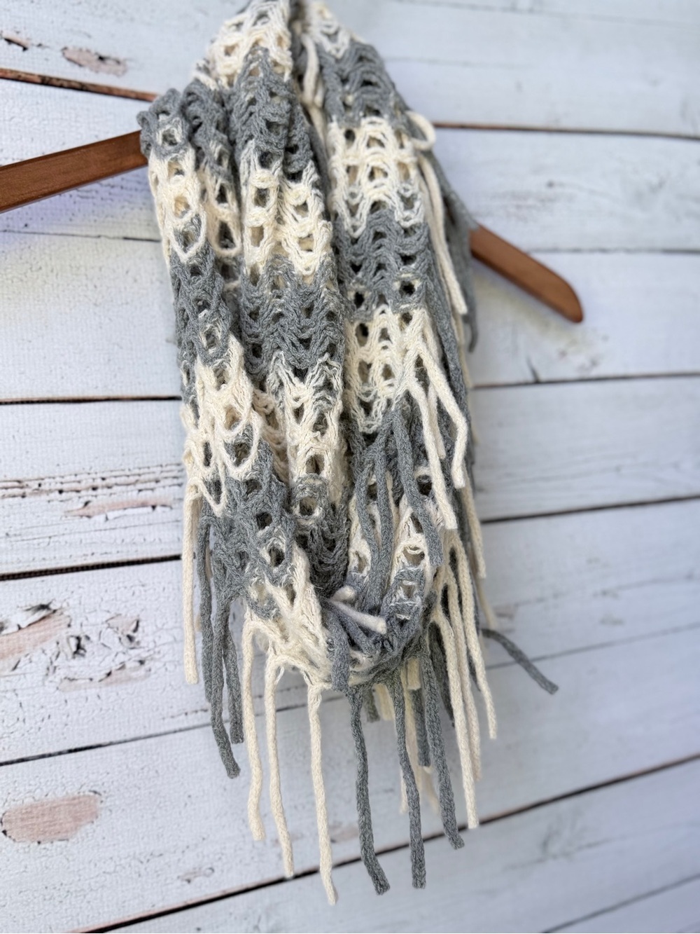 WinWin Gray and Cream Crochet Fringe Scarf